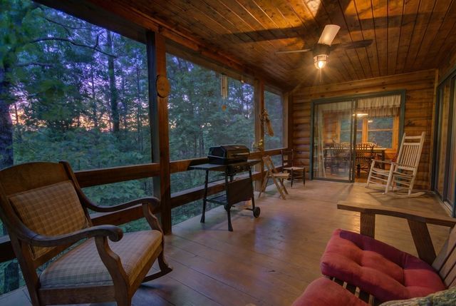 218 Bench Leg Road, Mineral Bluff, GA 30559