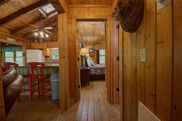 218 Bench Leg Road, Mineral Bluff, GA 30559