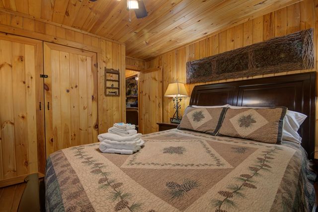 218 Bench Leg Road, Mineral Bluff, GA 30559