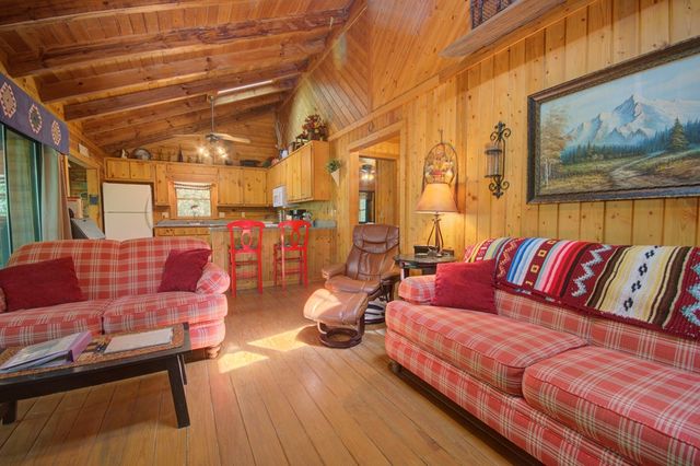 218 Bench Leg Road, Mineral Bluff, GA 30559