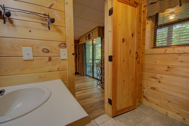 218 Bench Leg Road, Mineral Bluff, GA 30559