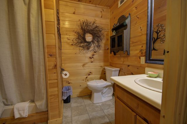 218 Bench Leg Road, Mineral Bluff, GA 30559