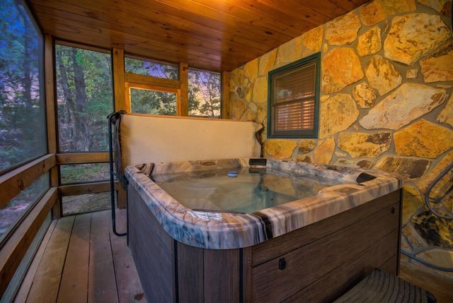 218 Bench Leg Road, Mineral Bluff, GA 30559
