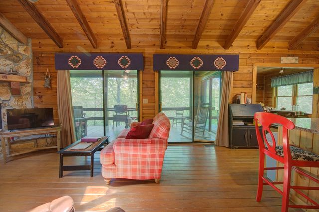 218 Bench Leg Road, Mineral Bluff, GA 30559