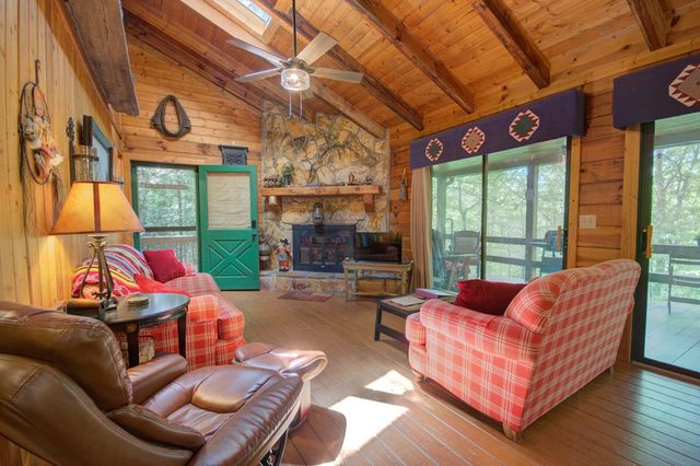 218 Bench Leg Road, Mineral Bluff, GA 30559