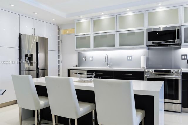 1950 S Ocean Dr 9N, Hallandale Beach, FL 33009