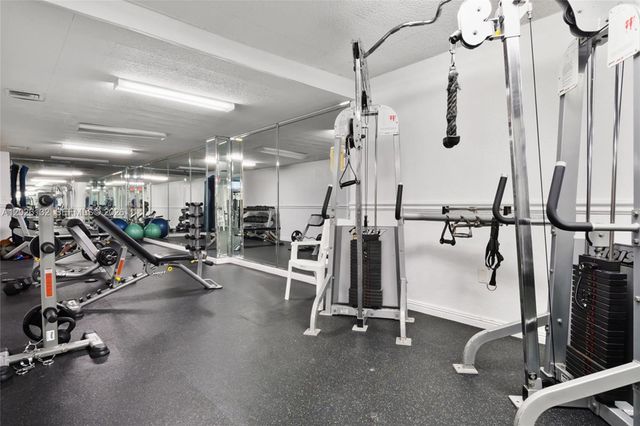 1950 S Ocean Dr 9N, Hallandale Beach, FL 33009