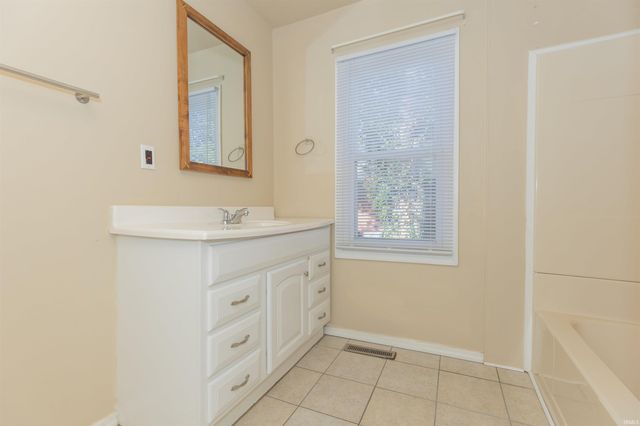 1112 Saint George Road, Evansville, IN 47711
