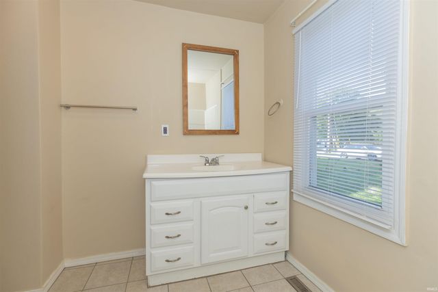 1112 Saint George Road, Evansville, IN 47711
