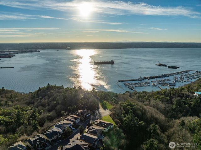 2809 44th Street Ct NE, Tacoma, WA 98422