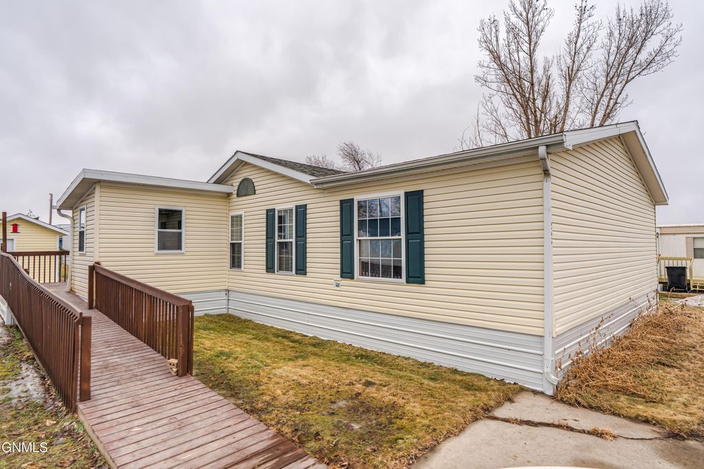 227 Connecticut Street, Bismarck, ND 58504