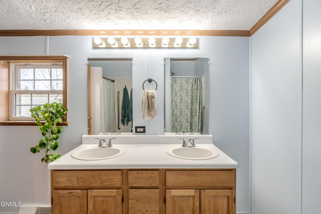 227 Connecticut Street, Bismarck, ND 58504 photo 15