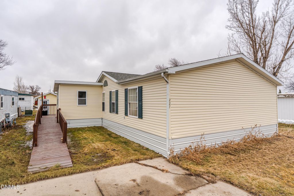 227 Connecticut Street, Bismarck, ND 58504 photo 2