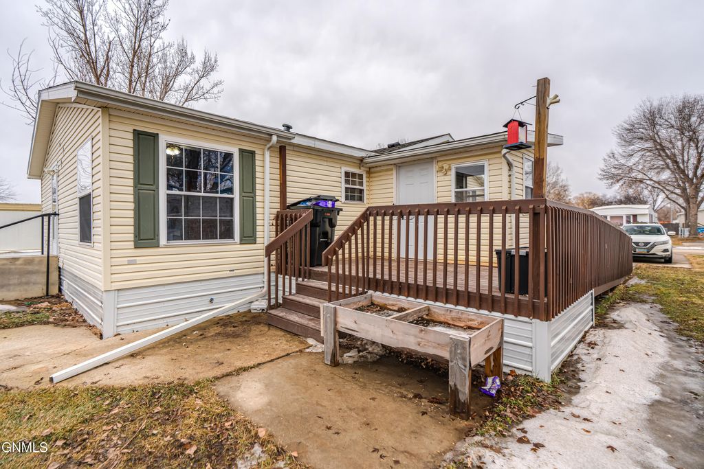 227 Connecticut Street, Bismarck, ND 58504 photo 3