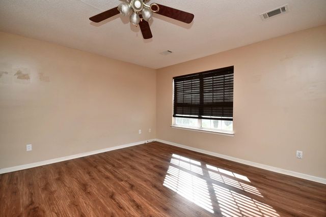 136 W Corley Lane, Spartanburg, SC 29303
