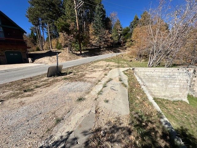 2379 Chicago Drive, Running Springs, CA 92382