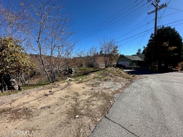 2379 Chicago Drive, Running Springs, CA 92382