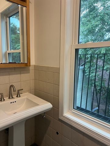 7 Mullins Court C, Cambridge, MA 02141