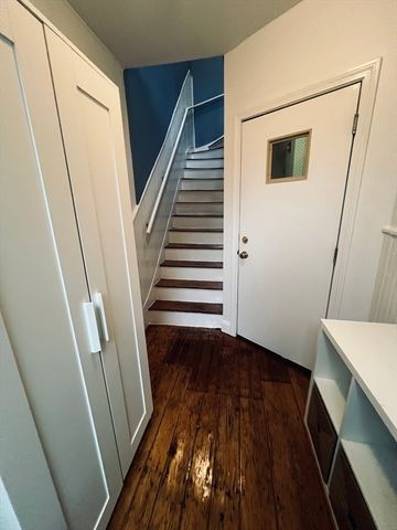 7 Mullins Court C, Cambridge, MA 02141