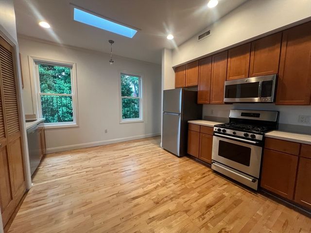 7 Mullins Court C, Cambridge, MA 02141