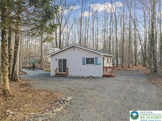 182 Maxatawny Drive, Coolbaugh Twp, PA 18347