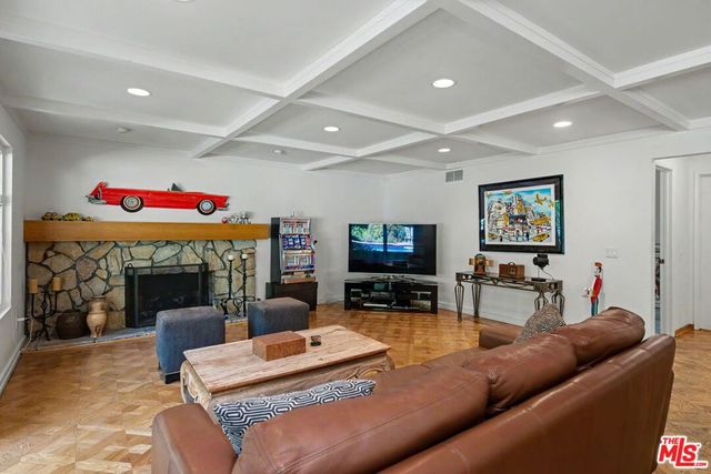 4070 Falling Leaf Drive, Encino, CA 91316