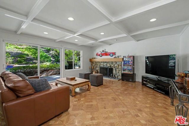 4070 Falling Leaf Drive, Encino, CA 91316