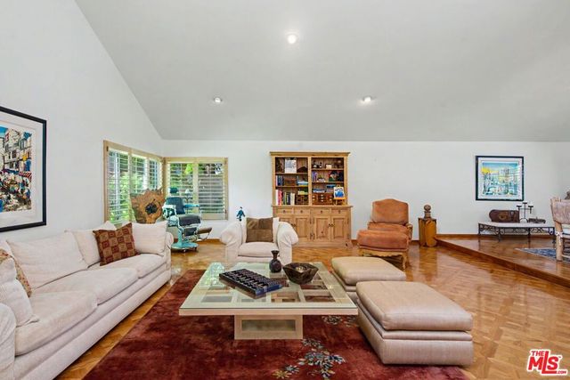 4070 Falling Leaf Drive, Encino, CA 91316