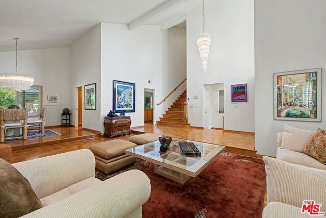 4070 Falling Leaf Drive, Encino, CA 91316