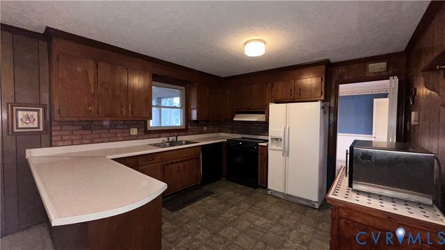 4906 McAllister Dr, Chester, VA 23831