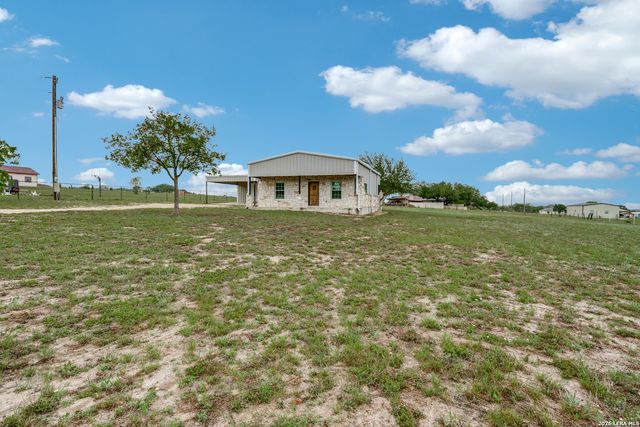 429 Quail Hollow Dr, Adkins, TX 78101