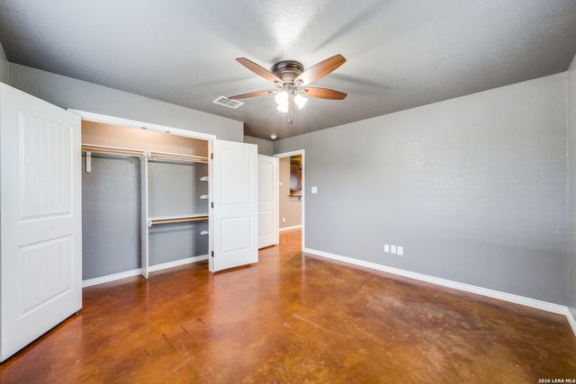 429 Quail Hollow Dr, Adkins, TX 78101