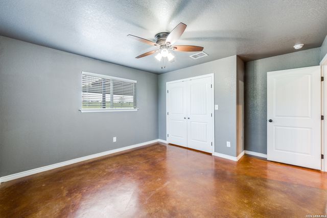 429 Quail Hollow Dr, Adkins, TX 78101