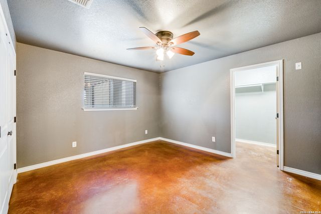 429 Quail Hollow Dr, Adkins, TX 78101