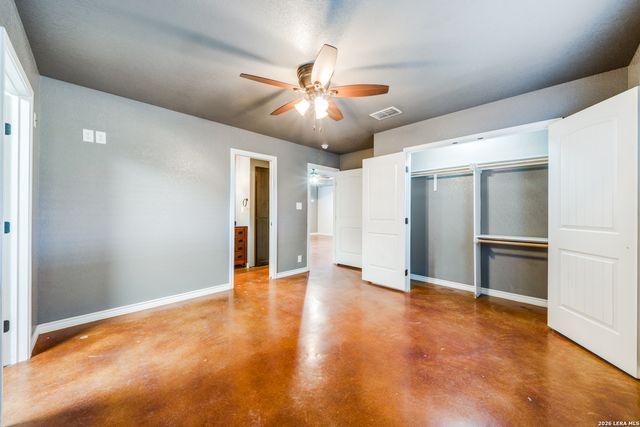 429 Quail Hollow Dr, Adkins, TX 78101