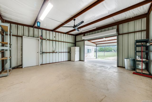 429 Quail Hollow Dr, Adkins, TX 78101
