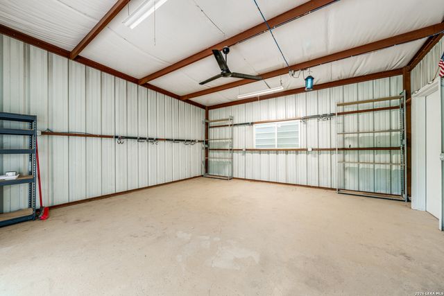 429 Quail Hollow Dr, Adkins, TX 78101