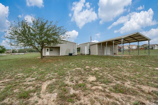 429 Quail Hollow Dr, Adkins, TX 78101