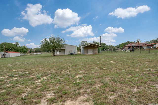 429 Quail Hollow Dr, Adkins, TX 78101
