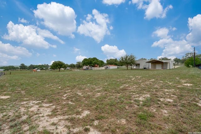 429 Quail Hollow Dr, Adkins, TX 78101