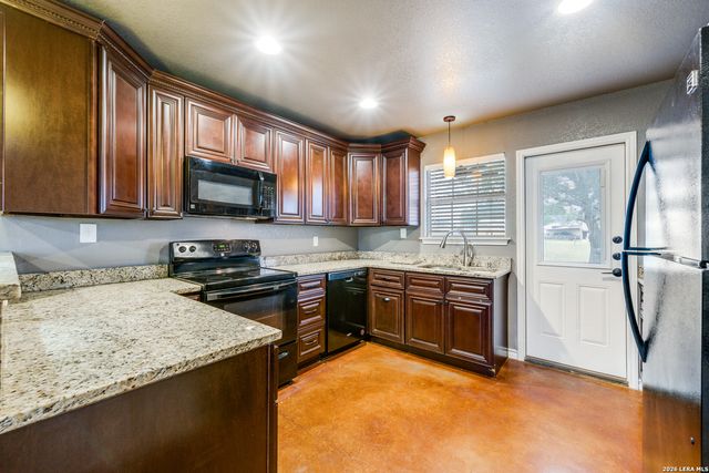 429 Quail Hollow Dr, Adkins, TX 78101