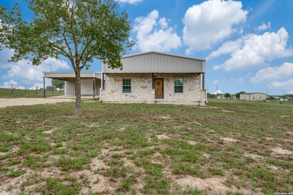 429 Quail Hollow Dr, Adkins, TX 78101