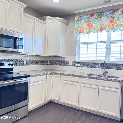 1077 S REBER Avenue, Gilbert, AZ 85296