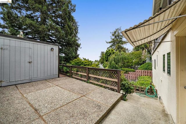 1120 Warfield Ave, Piedmont, CA 94610