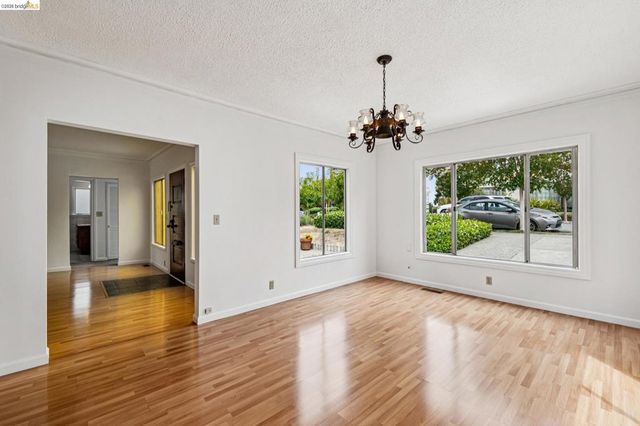 1120 Warfield Ave, Piedmont, CA 94610