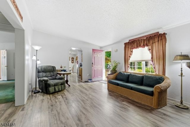 11 Fox Run, Montague Twp., NJ 07827