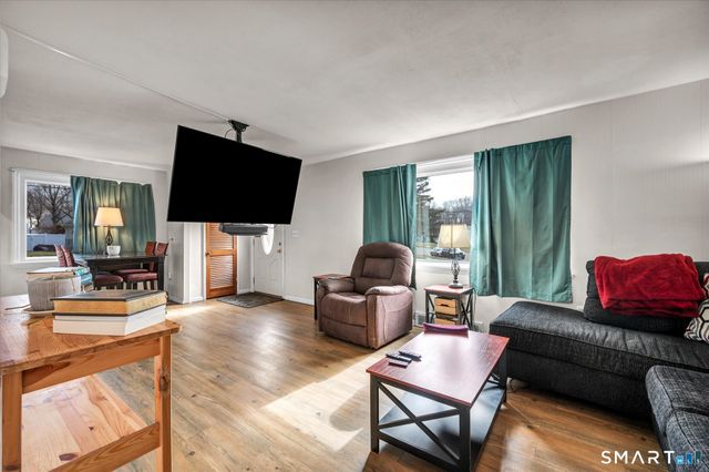 90 West Side Drive, Hamden, CT 06514