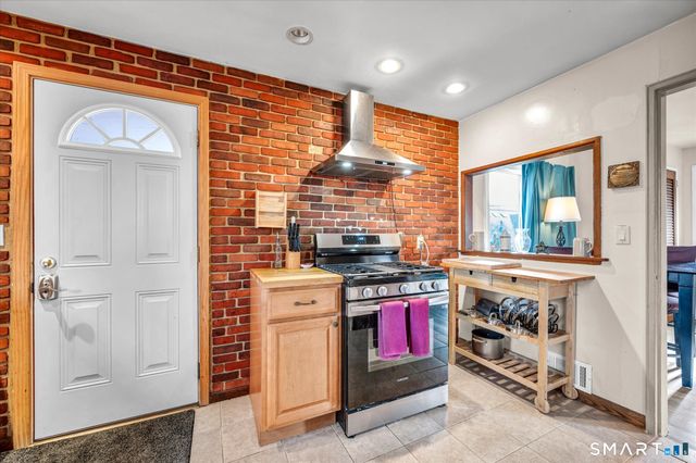 90 West Side Drive, Hamden, CT 06514