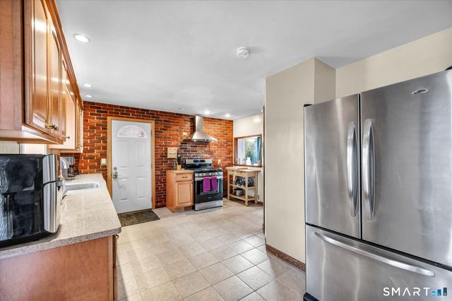 90 West Side Drive, Hamden, CT 06514