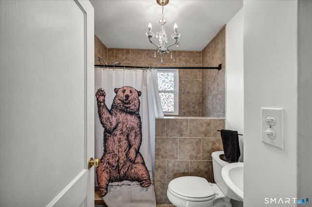 90 West Side Drive, Hamden, CT 06514